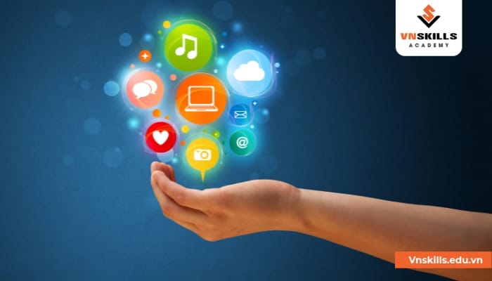 Con-gai-co-nen-hoc-truyen-thong-da-phuong-tien